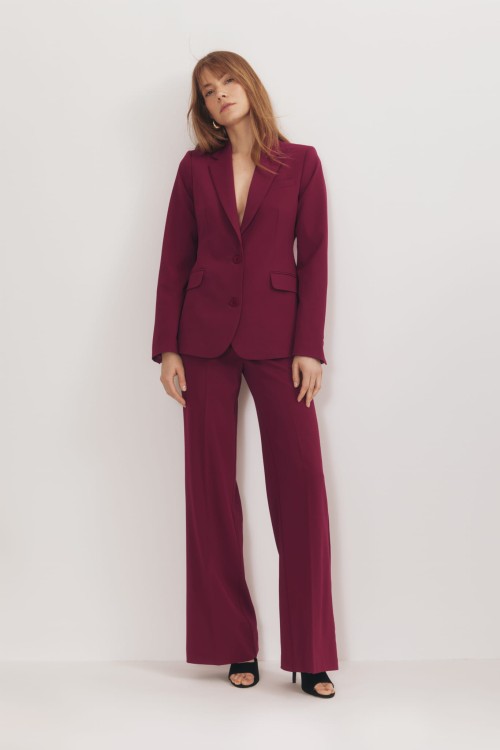 jednorzędowa marynarka w kolorze dojrzałej wiśni