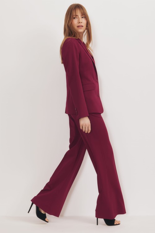 jednorzędowa marynarka w kolorze dojrzałej wiśni