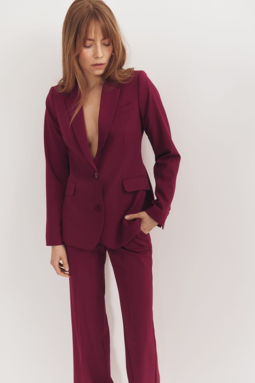 jednorzędowa marynarka w kolorze dojrzałej wiśni